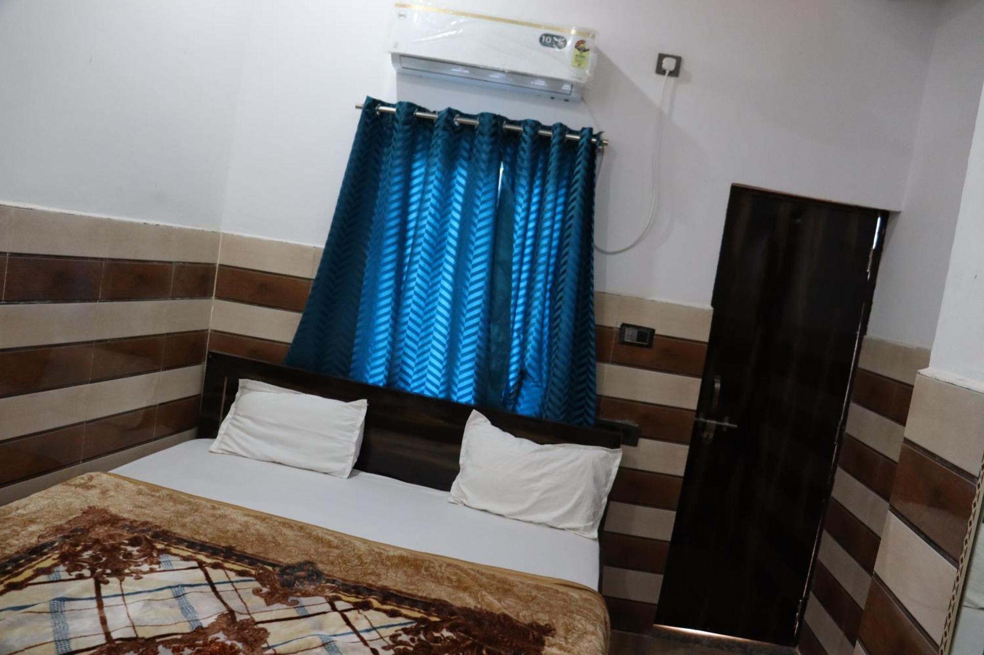 Guest house K.d. Dham-near Prem Mandir