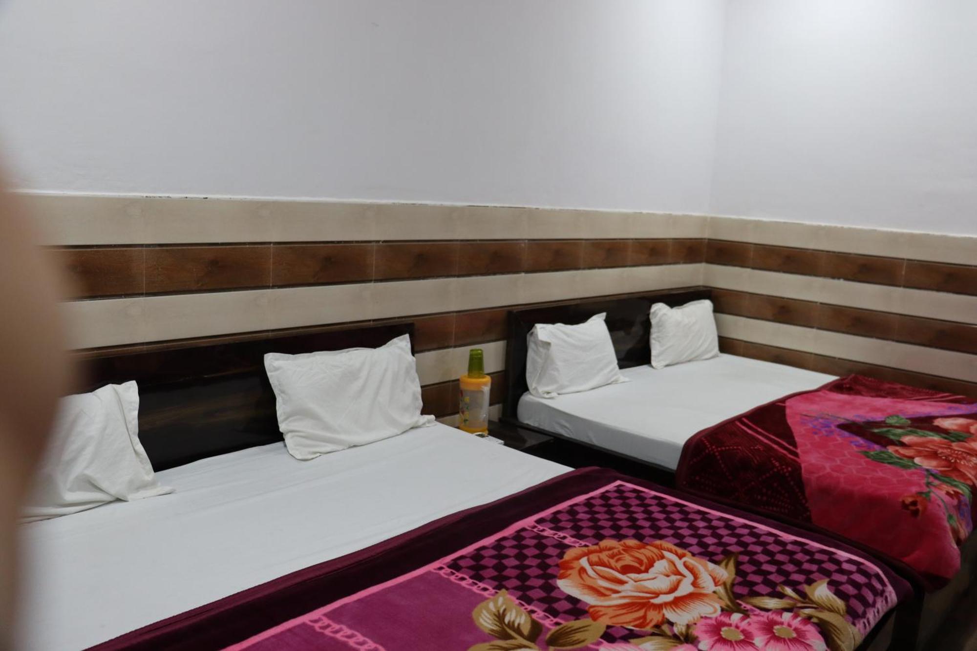 K.d. Dham-near Prem Mandir Guest house *