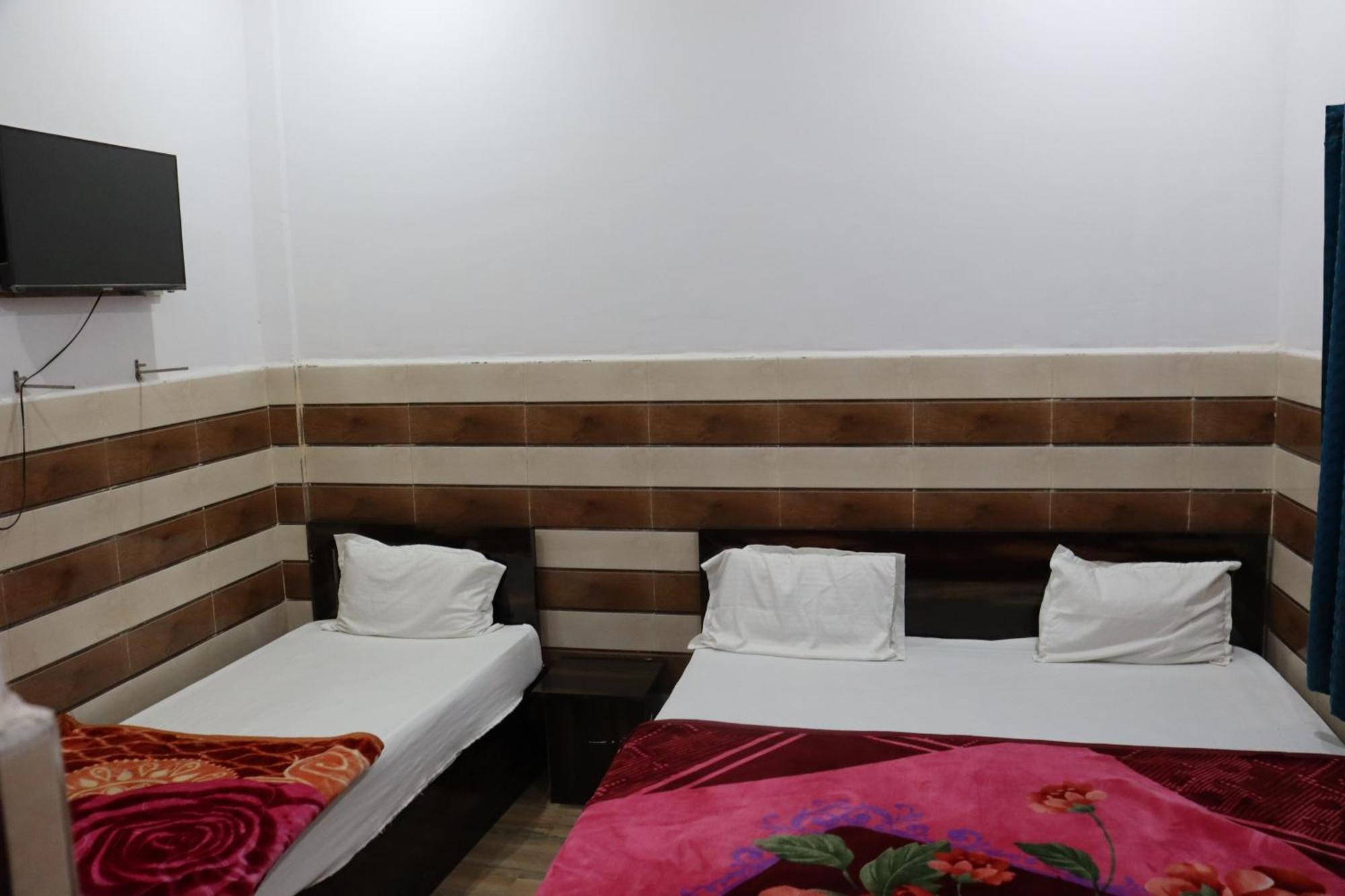 Guest house K.d. Dham-near Prem Mandir *