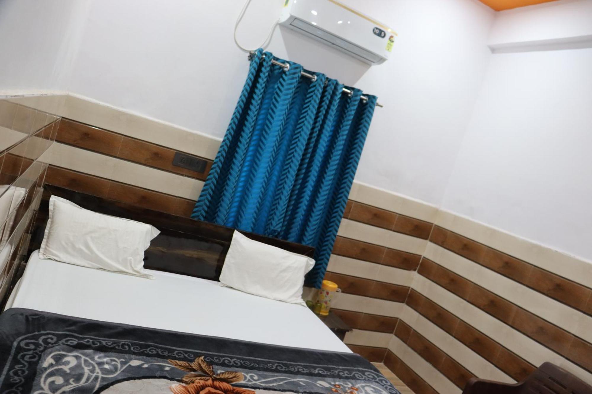 K.d. Dham-near Prem Mandir Guest house Vrindavan