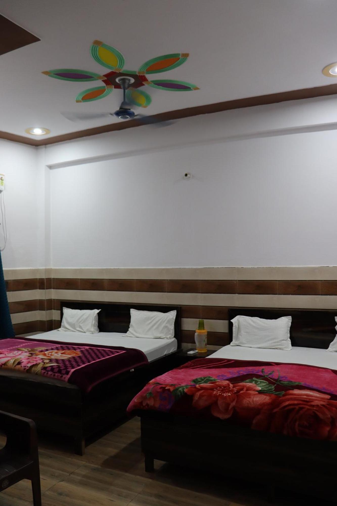 Guest house K.d. Dham-near Prem Mandir *